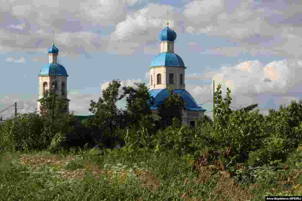 Храм Святых Первоверховных Апостолов Петра и Павла на Новоясеневском проспекте, Новоясеневский проспект, дом 42, строения 7, 8. &nbsp;