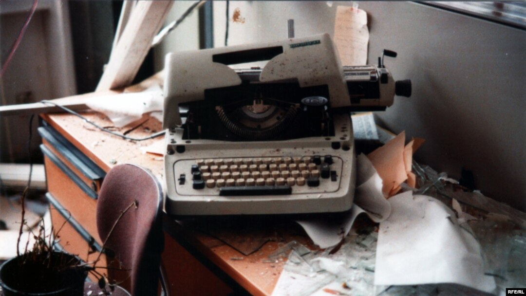Unul din birourile RFE/RL de la München, după explozia din 21 februarie 1981. 