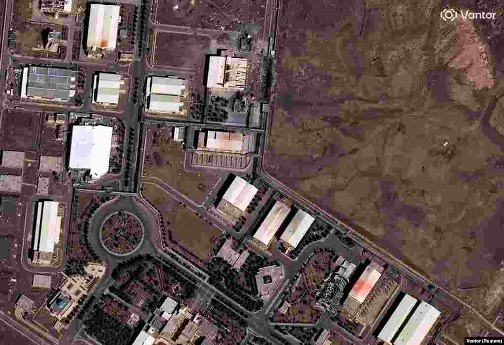 Nuklearno postrojenje Natanz u centralnom Iranu, snimljeno 1. i 2. marta.