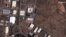 Ky imazh satelitor shfaq uzinën bërthamore të Natanzit, dhe në një nga ndërtesat shihen dëme. 2 mars 2026.
