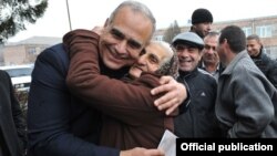 Armenia - Opposition presidential candidate Raffi Hovannisian is hugged by a supporter during a campaign trip to Ararat region, 29Jan2013.