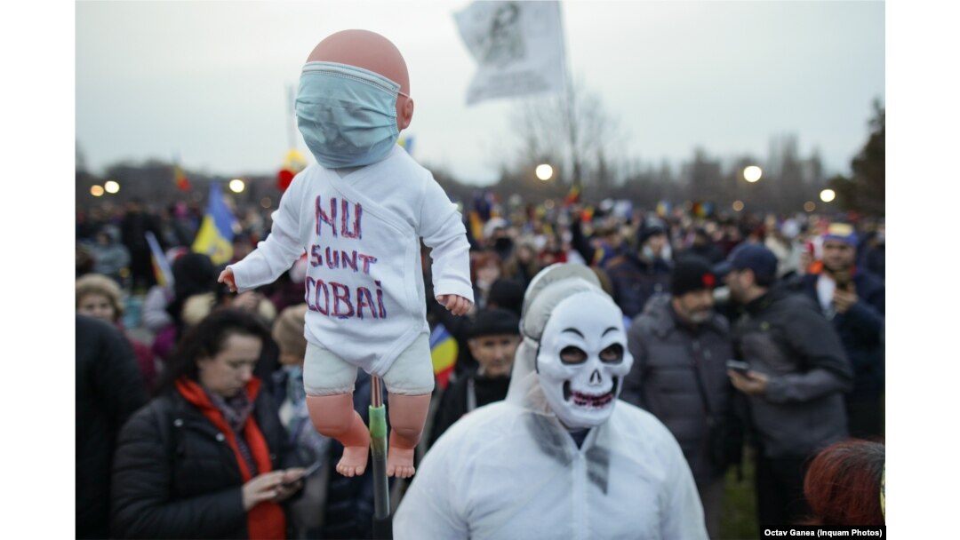 Mișcarea împotriva vaccinării și a impunerii de reguli pandemice este foarte puternică în România. Autoritățile par a nu avea leac pentru ea.