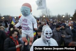 Mișcarea împotriva vaccinării și a impunerii de reguli pandemice este foarte puternică în România. Autoritățile par a nu avea leac pentru ea.