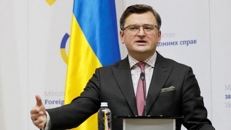 Ukraina kërkon të takohet me Rusinë për grumbullimin ushtarak