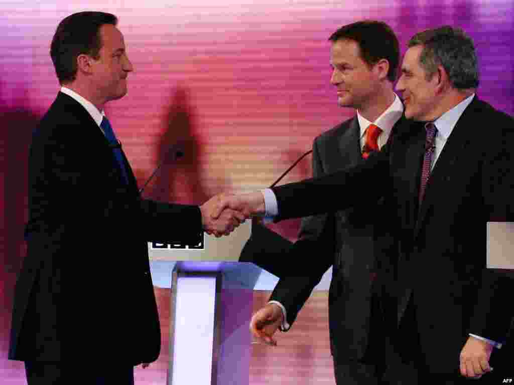  David Cameron, lider konzervativaca sa premijerom Gordon Brownom, 29.04.2010. 