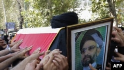 Crowds of Iraqi and Iranian Shi'a carry the coffin of Abd al-Aziz al-Hakim during a mourning ceremony held outside the Iraqi Embassy in Tehran.