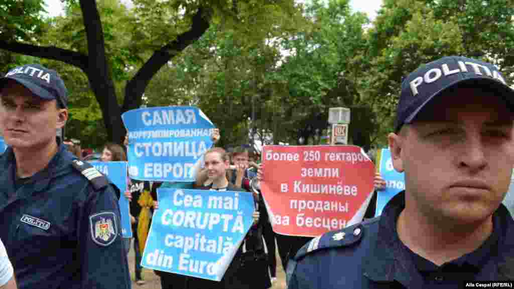Aripa tînără a Partidului Socialiștilor convocată să protesteze...