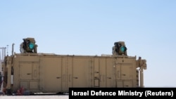 O parte din sistemul antirachetă Iron Beam, dezvoltat de Israel, este vizibilă în această imagine obținută de Reuters pe 17 septembrie 2025.