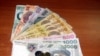 Кыргызский сом продолжает падать по отношению к доллару