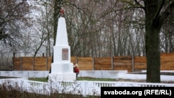 Помнік 1500 расстраляным немцамі габрэям Дзівіна