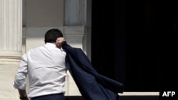 Премьер-министр Греции Алексис Ципрас по возвращении из Брюсселя. Афины, 13 июля 2015 года.