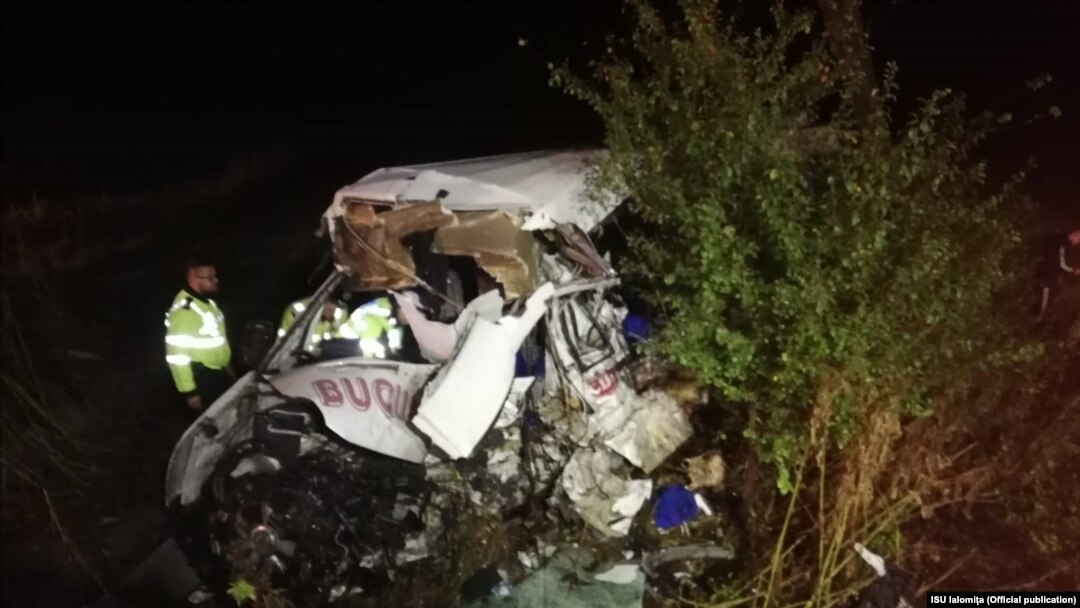 93 de români dintr-un milion și-au pierdut anul trecut viața în accidente petrecute pe șoselele din România. Imagine generică cu un accident produs în județul Ialomița. 