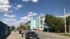 На улице в городе Аркалыке в Костанайской области. Иллюстративное фото