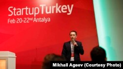 Жаш кыргыз ишкери Михаил Агеев, StartupTurkey жыйынында, Анталия, Түркия, 21.02.2014.