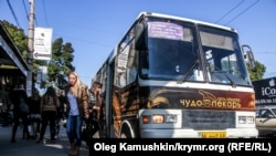 Автобус в Симферополе, архивное фото