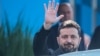 Володимир Зеленський прощається, завершуючи своє перебування на саміті НАТО в Гаазі. Нідерланди, 25 липня 2025 року
