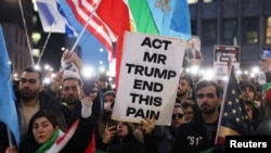 Skup ispred američkog konzulata u Milanu u Italiji za podršku protestima u Iranu, 13. januar 2026.