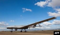 Безпілотник Bayraktar TB2 турецького виробництва на військовій авіабазі Геджиткале поблизу Фамагусти в самопроголошеній Турецькій республіці Північного Кіпру, 16 грудня 2019 року