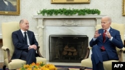 Президент США Джо Байден зустрічається з канцлером Німеччини Олафом Шольцем в Овальному кабінеті Білого дому у Вашингтоні, 3 березня 2023 року