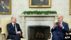 A német kancellár és az amerikai elnök a Fehér Ház ovális irodájában Scholz korábbi vizitjén, 2023. március 3-án