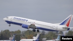 Самалёт Boeing 737 вылятае з аэрапорта Ўнукава ў Расеі. 2 кастрычніка 2015 году