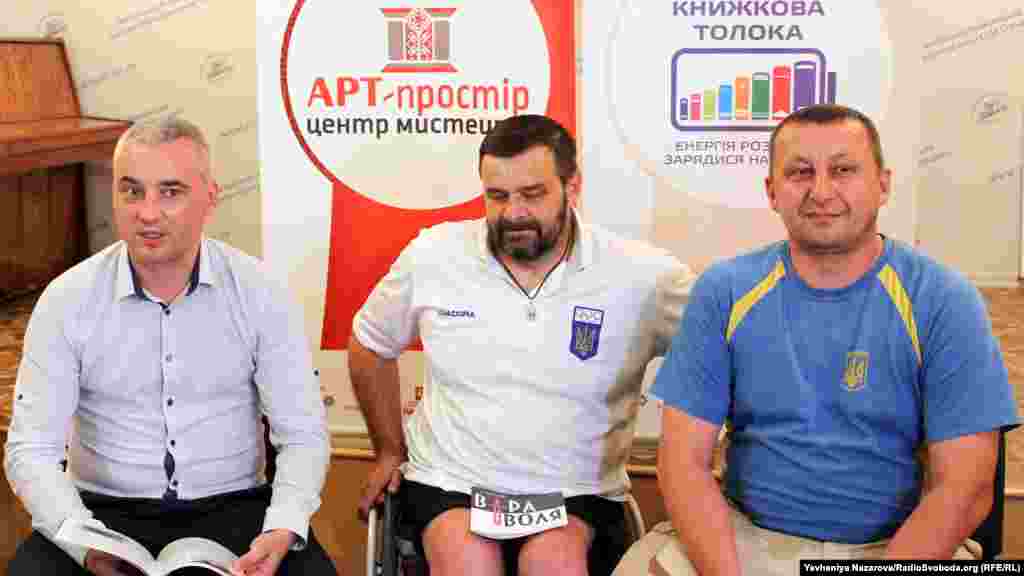 Автори книги тернополяни Леонід Бицюра (зліва) та Володимир Стаюра (справа)
