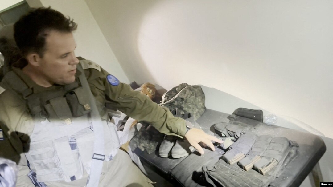 Israelul spune că a găsit la spitalul Al-Shifa din Gaza City dovezi că era folosit de militanții Hamas și chiar o cale de acces spre tunelurile acestora. Fotografie din 15 noiembrie
