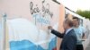 Президент России Владимир Путин посетил молодежный форум «Таврида» и расписался на стене, Севастополь, 19 августа 2016 года