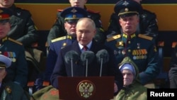 Vladimir Putin u obraćanju zvanicama i vojnicima na moskovskom Crvenom trgu, 9. maja 2024.