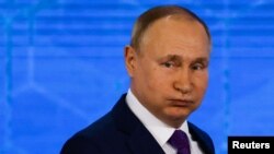 Vladimir Putin, sosind la conferința sa de presă de la Moscova
