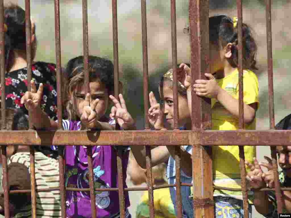 Turska - Izbjeglice iz Sirije u kampu kojeg su turske vlasti izgradile na granici, u gradu Yayladagi, provincija Hatay, 09.06.2011. Foto: Reuters / Osman Orsal
