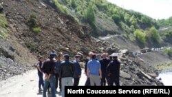 Обвал горных пород на автодорогу в Дагестане (архивное фото)