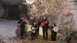 اجرای گروه موسیقی هونیاک از ترانه «آهوی فراری» زنده یاد ویگن