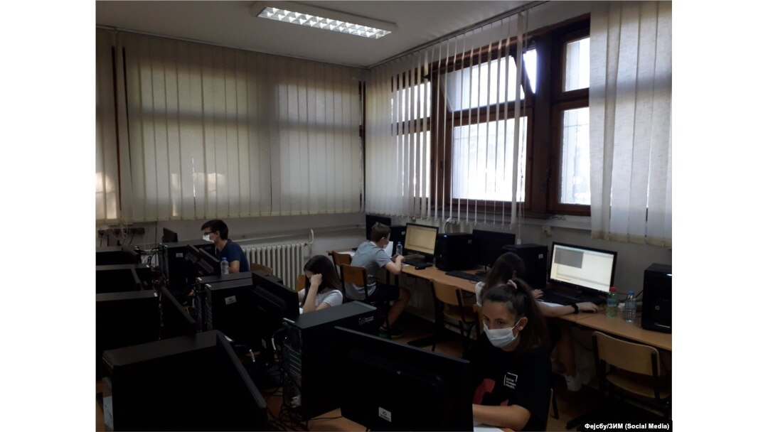 Македонскиот тим на Европската јуниорска олимпијада во информатика 2020