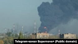 Украиналық дрон шабуылынан "Газпром нефтехим Салават" кешені аумағында өрт шыққан. Ресей, Башқұртстан, Салауат" қаласы, 14 маусым, 2026 жыл.