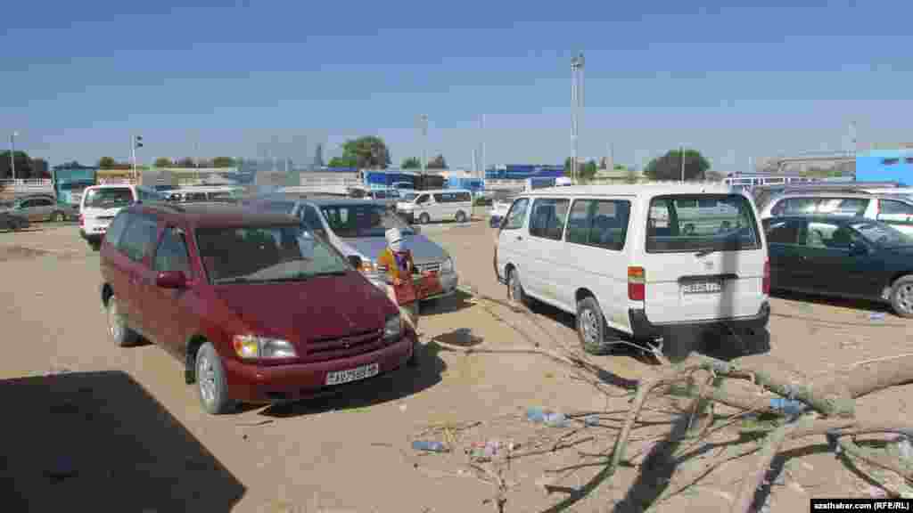 Awtopark, ýagny jemgyýetçilik ulaglarynyň awtomobil parky.