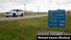 Intrarea la depozitul Rezervei Strategice de Petrol de la Bryan Mound, octombrie 2022, Freeport, Texas.