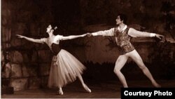 Айсулуу Токомбаева Чолпонбек Базарбаев менен "Жизель" балетинде. Бишкек, 1980-жыл.