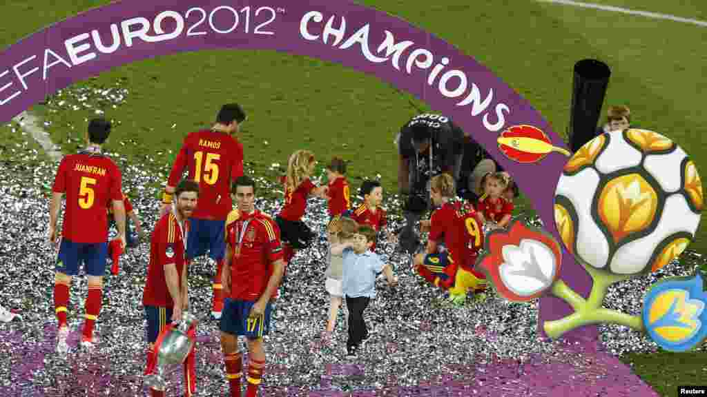 Spanish players celebrate