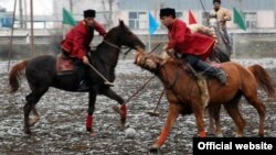 An image from the Azerbaijani Culture Ministry showing riders in a typical "chovqan" match