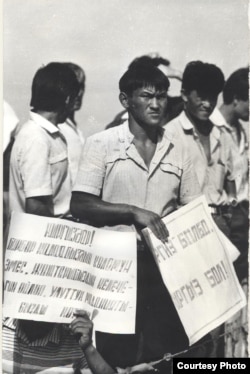 Кыргызстан Демократиялык Кыймылынын (КДК) акциясы. Бишкек, 1991-жыл.