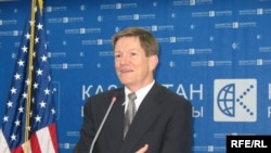 Джон Ордвей на его последней пресс-конференции в Алматы, 25 августа 2008 года. 