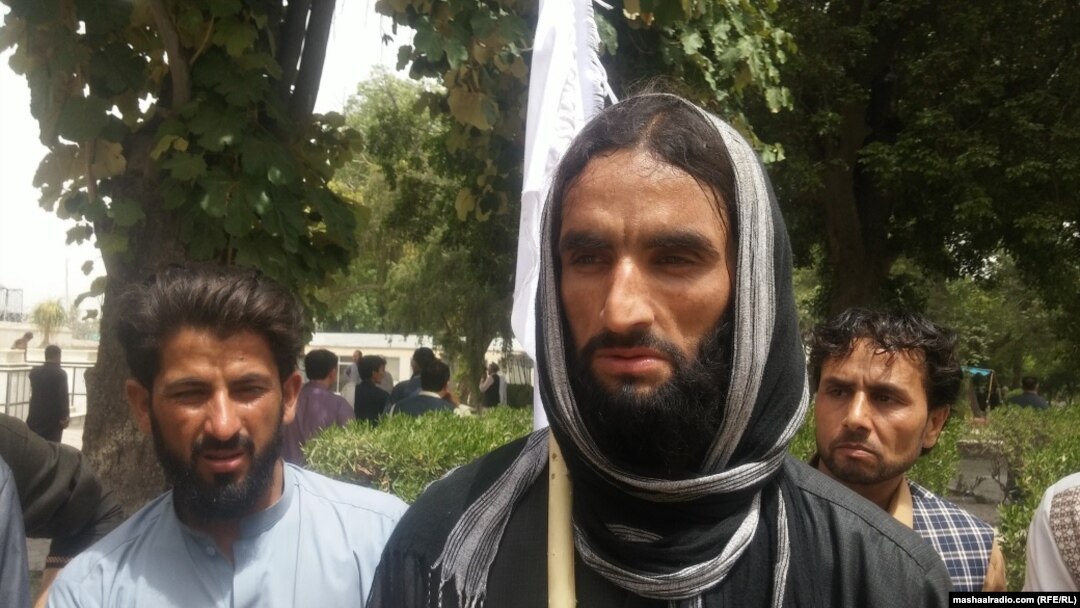 د طالبانو یو استازی د ننګرهار د والي په دفتر کې