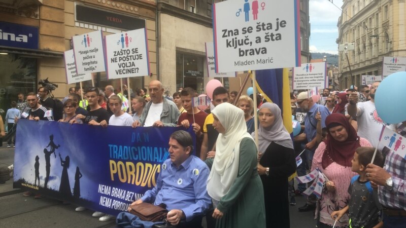 Šetnja 'Dan tradicionalne porodice' u Sarajevu, u znak protesta zbog Povorke ponosa