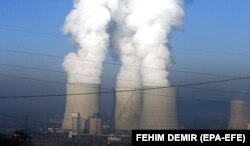 Danas niko više ne radi termoelektrane na ugalj. Mislim da će ova biti posljednja u cijeloj Evropi, od Atlantika pa do Urala, kaže Kopač o gradnji Bloka 7 (TE Tuzla na fotografiji)
