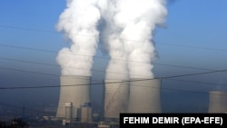 Dim iz termoelektrane u Tuzli, 12. decembar 2018.