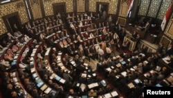 Pamje të një mbledhjeje të parlamentit sirian