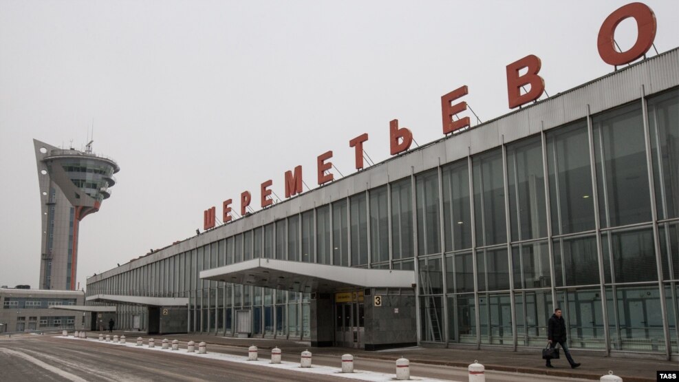 Pamje e aeroportit Sheremetyevbo në Moskë ku u bë dorëzimi i personit të dyshuar tek autoritetet ruse