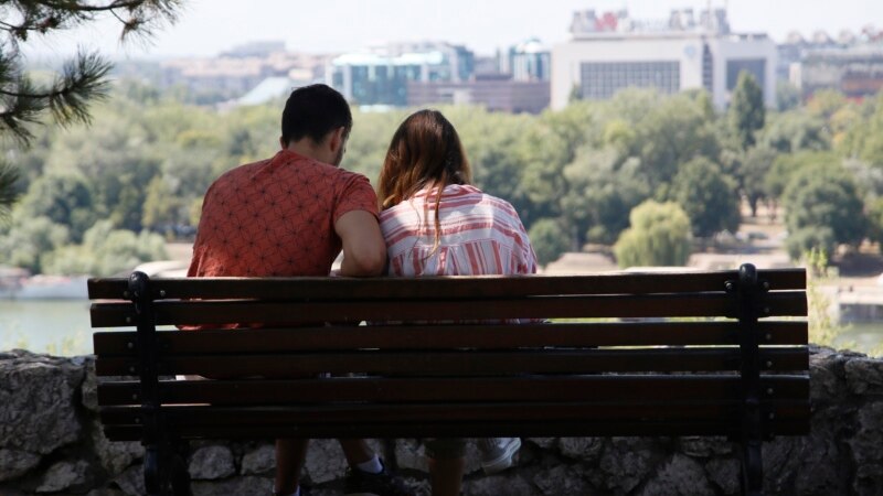 'Vrtimo se u krug': Za mlade u Srbiji distanca od politike najpoželjnija