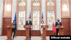 Președinții Ucrainei, Volodimir Zelenski, al României, Klaus Iohannis, al Moldovei, Maia Sandu și al Poloniei, Andrzej Duda. 27 august 2021, Chișinău.
